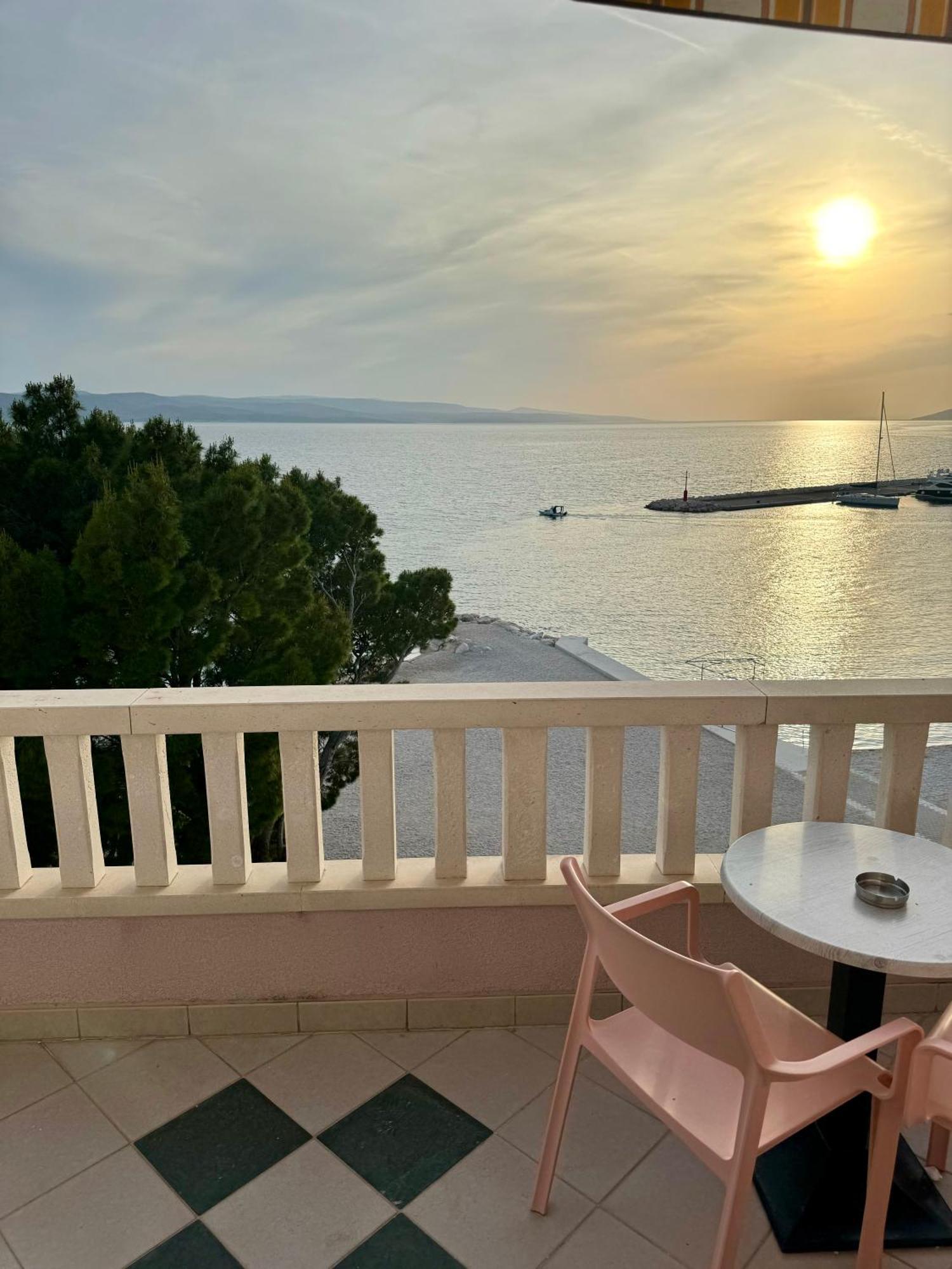 Villa Rozika Baška Voda エクステリア 写真